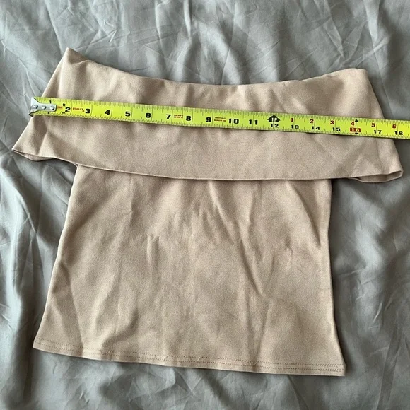 Off-Shoulder Beige Top - Picture 4 of 5